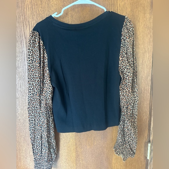 NWT DKNY Blouse Like Long Sleeves Thin Stretchy Sweater Cheetah Print Large - Picture 2 of 8